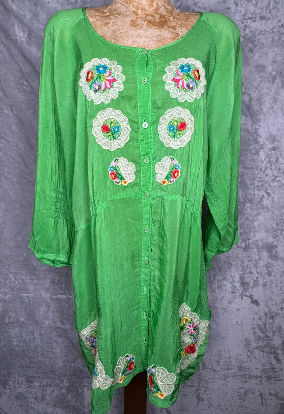 Johnny Was Top Womens Medium Green Button Front Embroidered Tunic Boho Floral